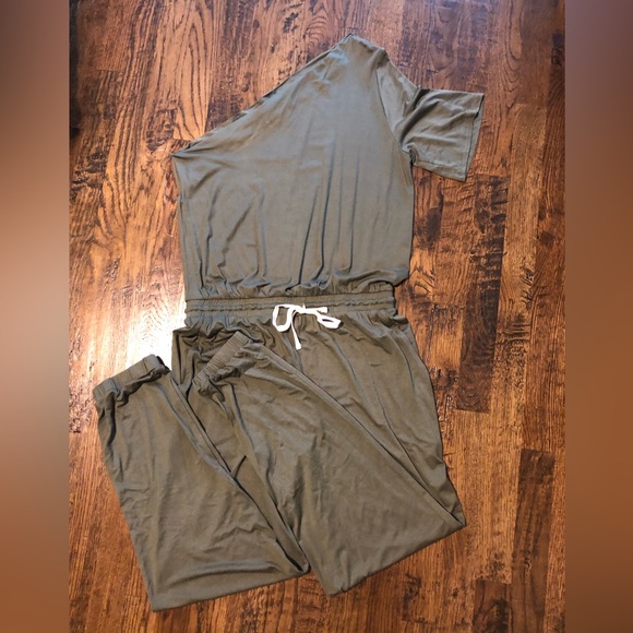 Cherish jumpsuit romper one shoulder - Picture 1 of 7
